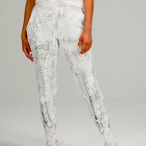 Lululemon Warm Down Jogger 7/8 length- Sz 10